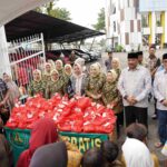 Wujudkan Kepedulian Sosial Kejati Jambi Bagikan Puluhan Paket Takjil untuk Masyarakat