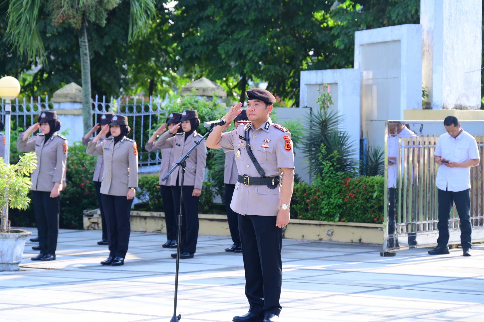 Polda Jambi Gelar Ziarah Rombongan di TMP Satria Bhakti, Kenang Jasa Para Pahlawan pada Hari Bhayangkara ke-80