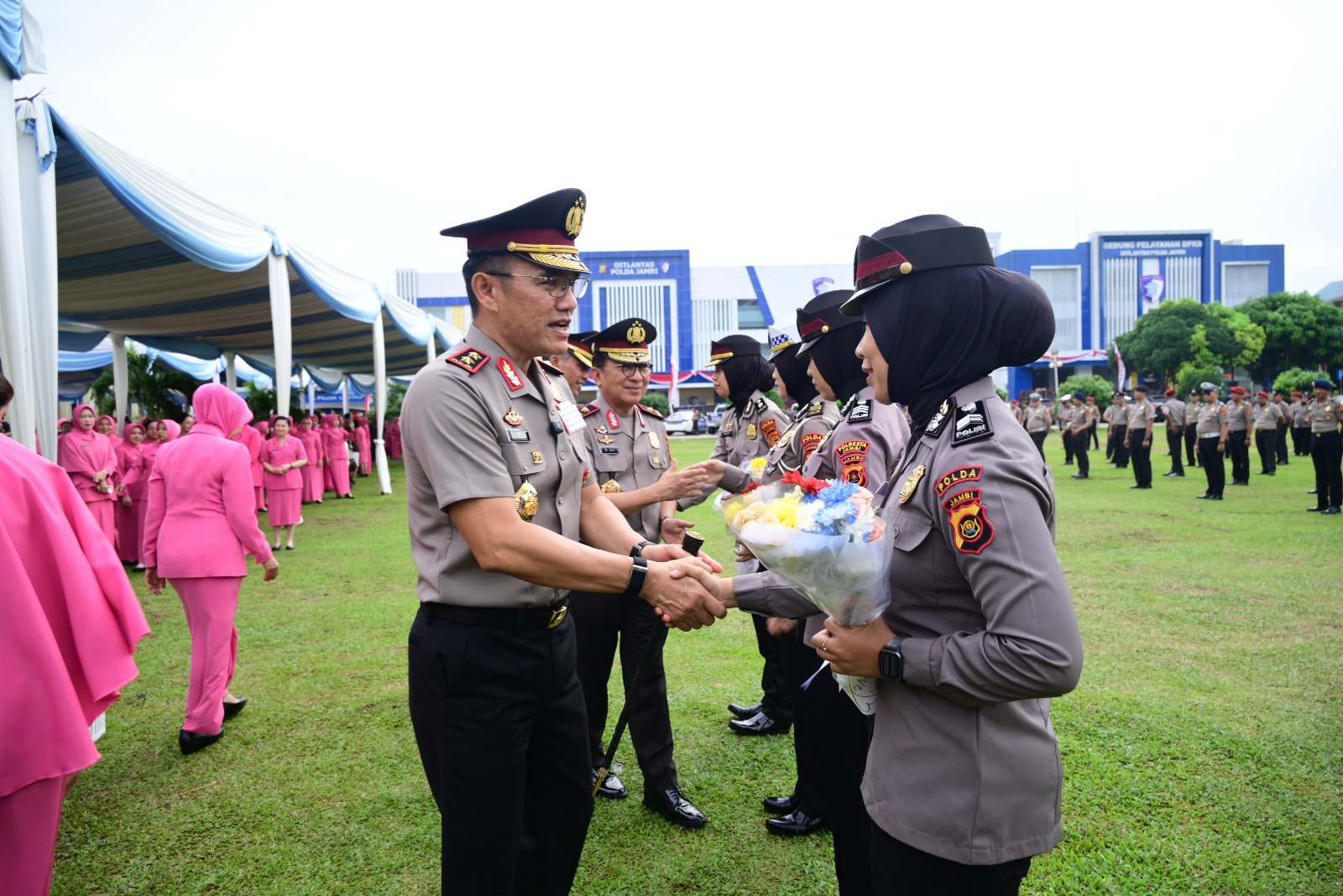 Personel Polda Jambi Naik Pangkat, Kapolda: Pangkat Baru Adalah Amanah untuk Meningkatkan Pengabdian kepada Masyarakat