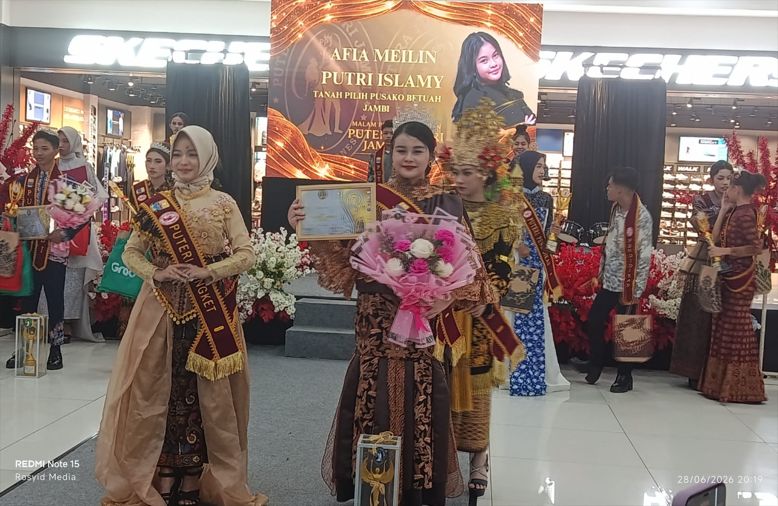 Borong Empat Penghargaan, Afia Meilin Putri Islamy Resmi Dinobatkan sebagai Puteri Jambi 2026