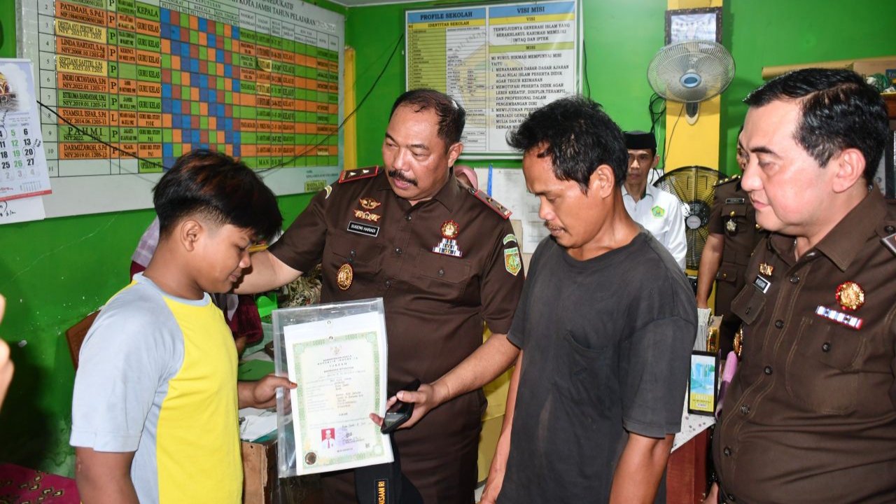 Kajati Jambi Tunjukkan Kepedulian di Momentum Harganas ke-33 Tahun 2026, Bantu Penyelesaian Ijazah dan Tunggakan Biaya Sekolah Siswa