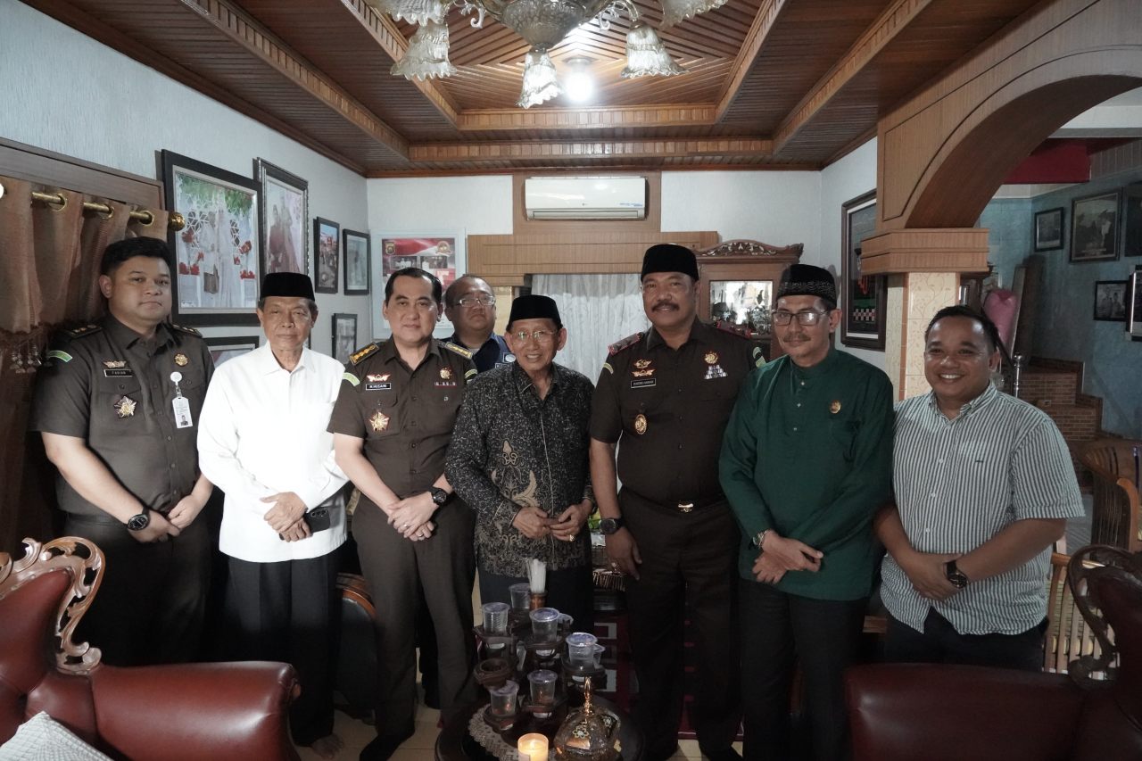 Ketua MUI Provinsi Jambi Apresiasi Kepedulian Kajati Dalam Membantu Penyelesaian Ijazah Siswa Kurang Mampu