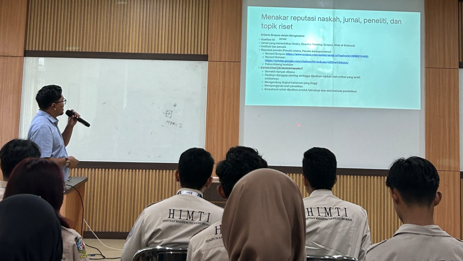Assoc. Prof. Dr. Ade Oktarino Dorong Mahasiswa UNAJA Bijak dan Kritis Memanfaatkan AI dalam Penulisan Karya Ilmiah