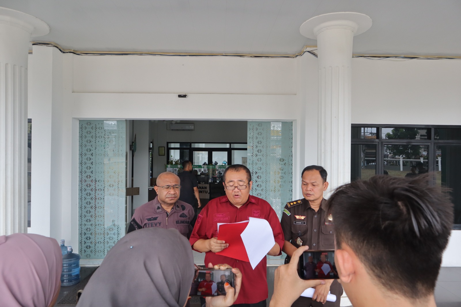 Tiga Tersangka Korupsi DAK Fisik SMK Diserahkan ke Kejari Jambi, Negara Rugi Rp21,89 Miliar