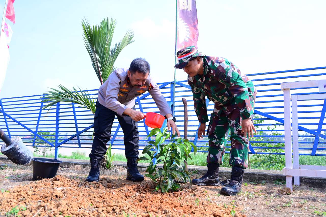 Polda Jambi Dukung Penanaman Bambu dan Pohon Produktif, Perkuat Mitigasi Bencana dan Kelestarian Lingkungan