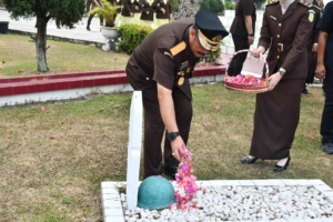 Jelang Hari Lahir Kejaksaan RI ke-81, Kejati Jambi Gelar Ziarah ke Taman Makam Pahlawan