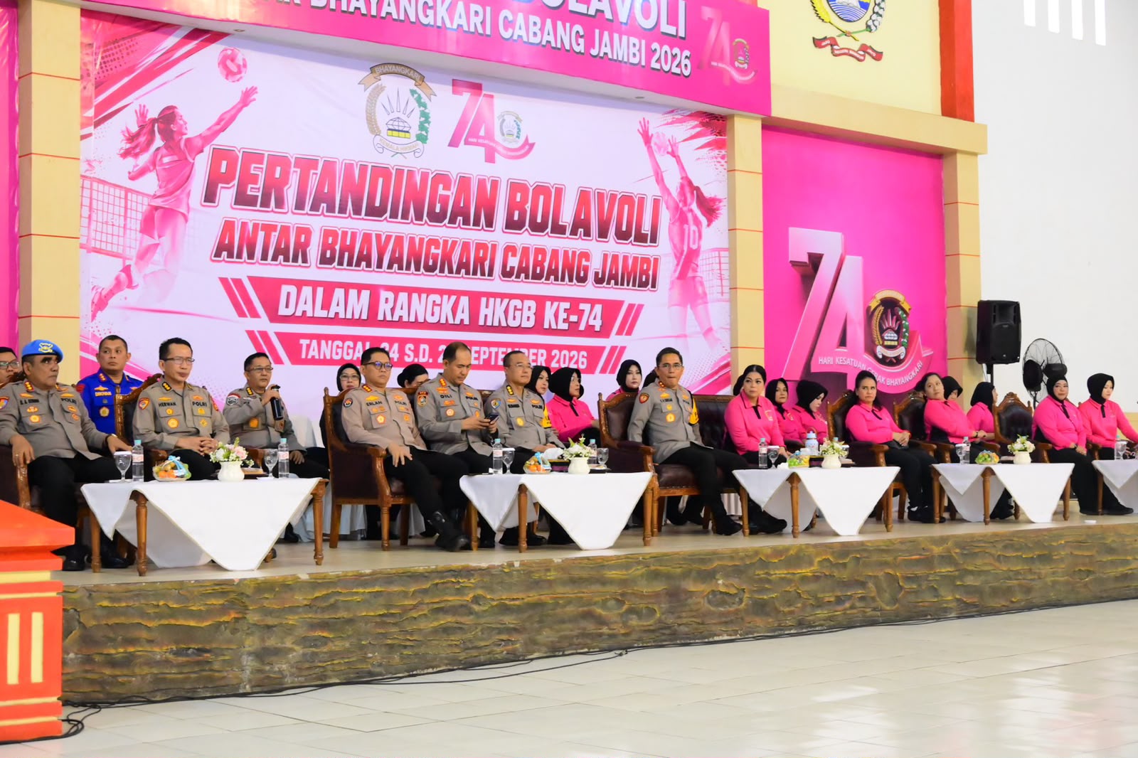 Kapolda Jambi Buka Pertandingan Bola Voli Antar Bhayangkari Cabang se-Daerah Jambi