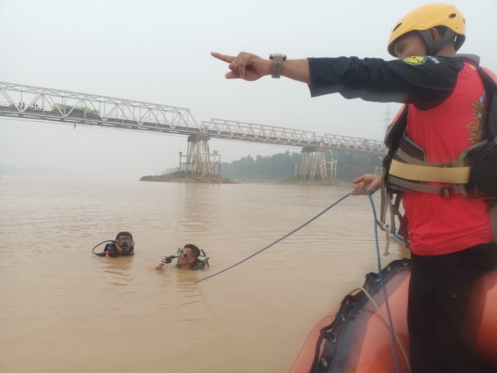 Basarnas Jambi Kerahkan Tim Penyelam Cari Anak 11 Tahun yang Tenggelam di Sungai Batanghari