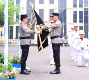 Kapolda Jambi Pimpin Upacara Serah Terima Pataka Siginjai Sakti Wira Bhakti dan Pelepasan Irjen Pol. Krisno H. Siregar